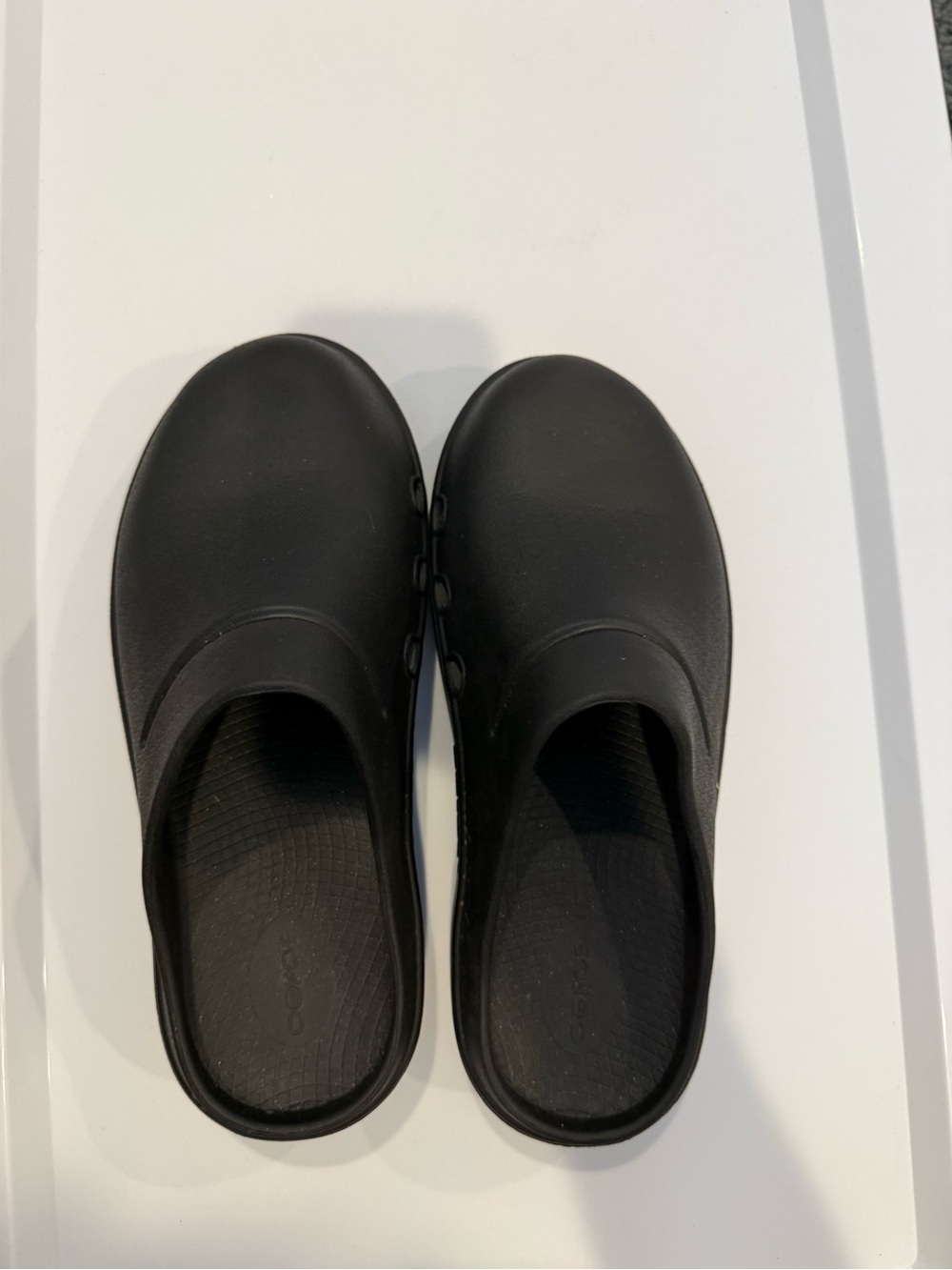 OOFOS Women's Black Slip-On Clogs